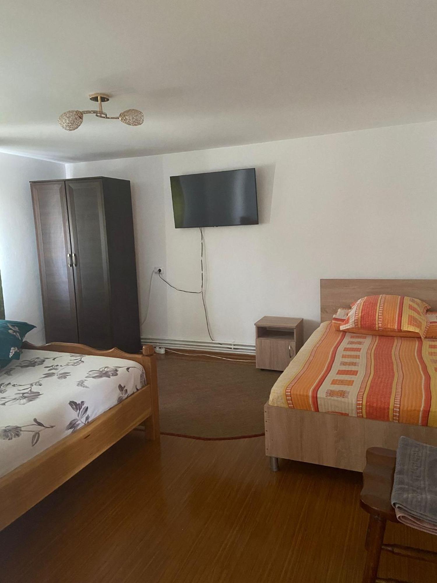 Pensiunea Casa Deny Novaci-Străini Exterior foto